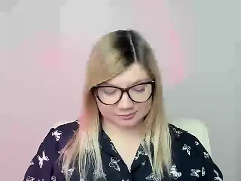 Snapshot of Lola_moree chatting on October 20, 2025, 11:44 am Lola moree online show from October 20, 2025, 11:44 am