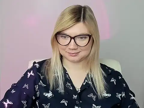 Snapshot of Lola_moree chatting on October 26, 2025, 12:49 pm Lola moree online show from October 26, 2025, 12:49 pm