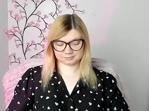 Snapshot of Lola_moree chatting on May 20, 2026, 11:51 am Lola moree online show from May 20, 2026, 11:51 am