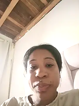 Snapshot of Zaira_Rose_ chatting on April 28, 2026, 4:17 am Zaira Rose online show from April 28, 2026, 4:17 am