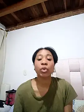 Snapshot of Zaira_Rose_ chatting on May 10, 2026, 3:32 am Zaira Rose online show from May 10, 2026, 3:32 am