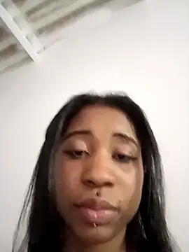 Snapshot of Zaira_Rose_ chatting on April 1, 2026, 2:13 am Zaira Rose online show from April 1, 2026, 2:13 am