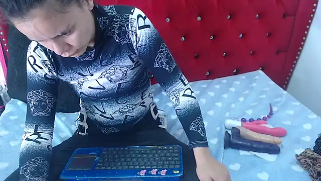 Snapshot of Ariasmithog chatting on November 30, 2025, 9:21 am Ariasmithog online show from November 30, 2025, 9:21 am