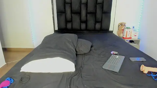 Snapshot of victoriacolin chatting on November 13, 2025, 12:14 am victoriacolin online show from November 13, 2025, 12:14 am