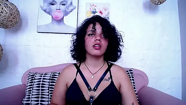 Snapshot of HoneyVelvet chatting on February 10, 2025, 7:28 pm HoneyVelvet online show from February 10, 2025, 7:28 pm