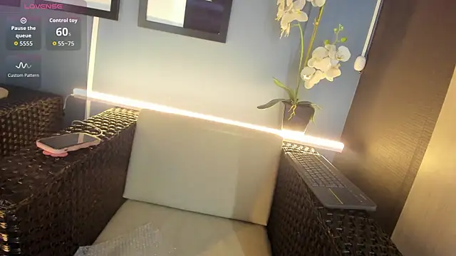 Snapshot of AliDiaz_ chatting on November 25, 2025, 7:47 pm AliDiaz online show from November 25, 2025, 7:47 pm