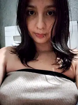 Snapshot of Maiden-Hot chatting on April 5, 2026, 8:10 am Maiden-Hot online show from April 5, 2026, 8:10 am