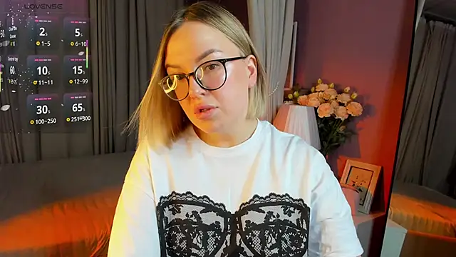 Snapshot of Nikki_Kai chatting on November 22, 2025, 1:04 am Nikki Kai online show from November 22, 2025, 1:04 am