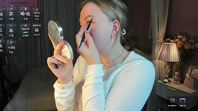 Snapshot of Nikki_Kai chatting on November 17, 2025, 12:25 am Nikki Kai online show from November 17, 2025, 12:25 am