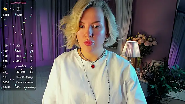 Snapshot of Nikki_Kai chatting on December 15, 2025, 1:00 am Nikki Kai online show from December 15, 2025, 1:00 am