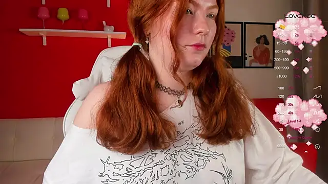 Snapshot of SophieOuld chatting on September 20, 2025, 2:44 pm SophieOuld online show from September 20, 2025, 2:44 pm