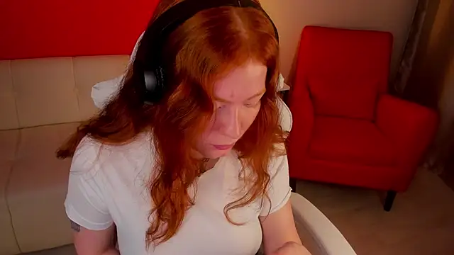 Snapshot of SophieOuld chatting on October 4, 2025, 3:08 am SophieOuld online show from October 4, 2025, 3:08 am