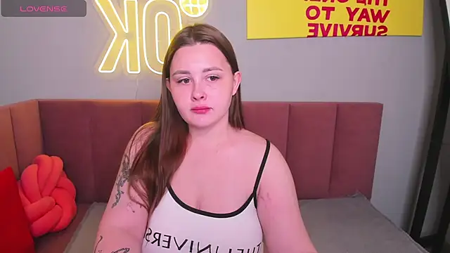 Snapshot of MargaretRoyy chatting on October 1, 2025, 2:06 am MargaretRoyy online show from October 1, 2025, 2:06 am