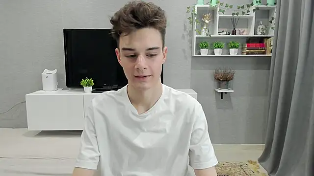 Snapshot of avegothy- chatting on February 12, 2025, 1:27 pm avegothy- online show from February 12, 2025, 1:27 pm