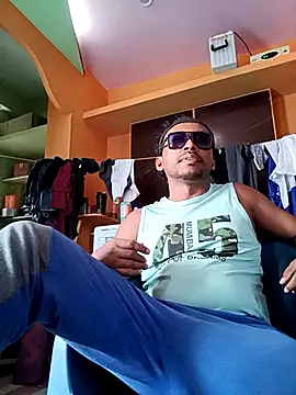 Snapshot of bigcock_thick chatting on October 17, 2025, 5:44 am bigcock thick online show from October 17, 2025, 5:44 am