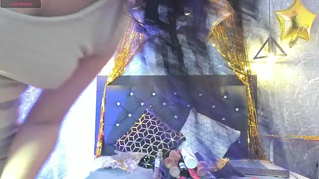 Snapshot of emberhodson chatting on October 9, 2025, 11:33 am emberhodson online show from October 9, 2025, 11:33 am