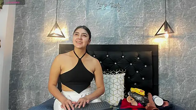 Snapshot of emberhodson chatting on October 10, 2025, 11:55 am emberhodson online show from October 10, 2025, 11:55 am