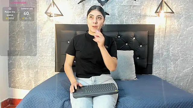 emberhodson online show from November 3, 2025, 11:36 am