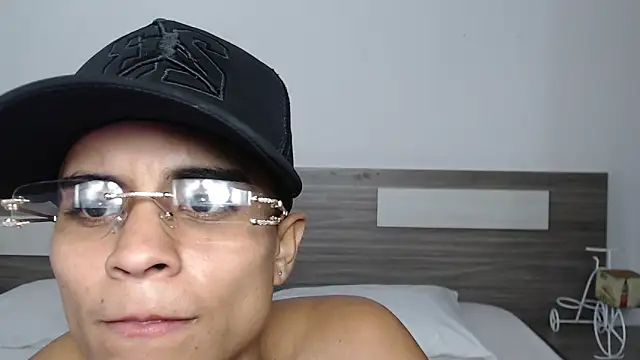 Liiamthompson online show from September 24, 2025, 8:32 am