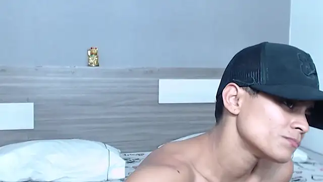 Liiamthompson online show from October 5, 2025, 3:25 pm