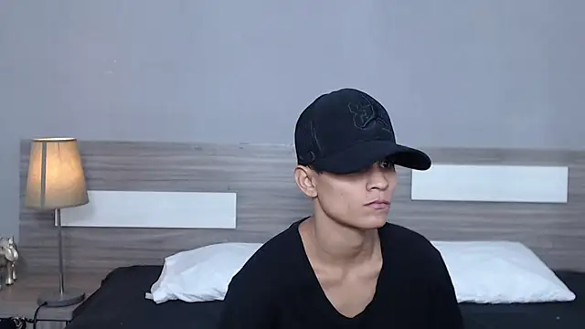 Liiamthompson online show from October 7, 2025, 1:12 pm