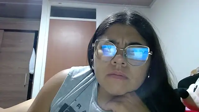 viccky vick online show from October 13, 2025, 3:30 am