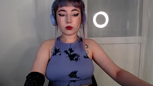 Snapshot of purplewitch chatting on January 6, 2026, 4:33 pm purplewitch online show from January 6, 2026, 4:33 pm