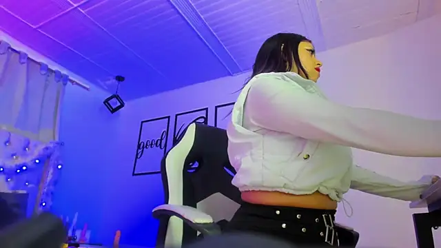 nicolee millerr online show from December 20, 2025, 12:41 pm