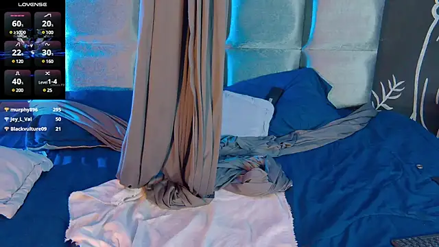 AuroraStartrainn online show from March 22, 2025, 3:31 pm