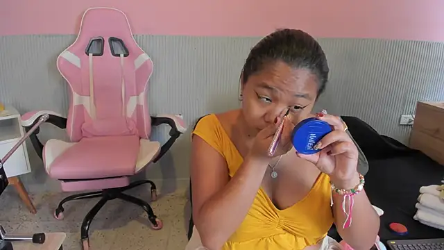 yeikafoxy online show from February 10, 2026, 11:31 am