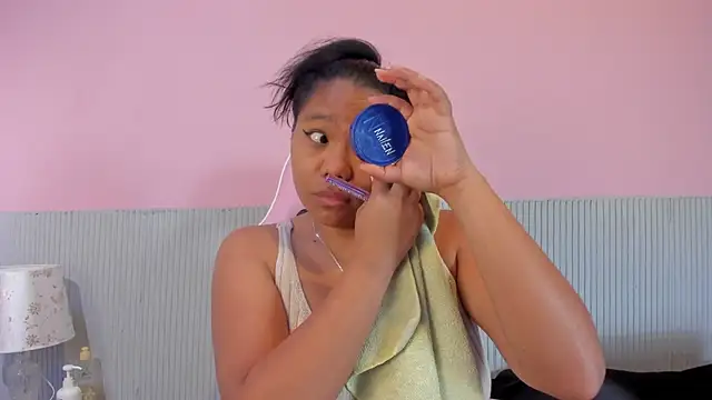 yeikafoxy online show from December 17, 2025, 11:26 am