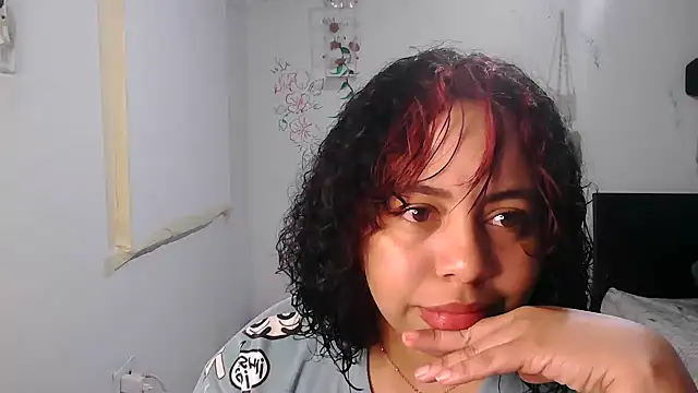 Snapshot of alexandraluv chatting on November 26, 2025, 10:54 pm alexandraluv online show from November 26, 2025, 10:54 pm