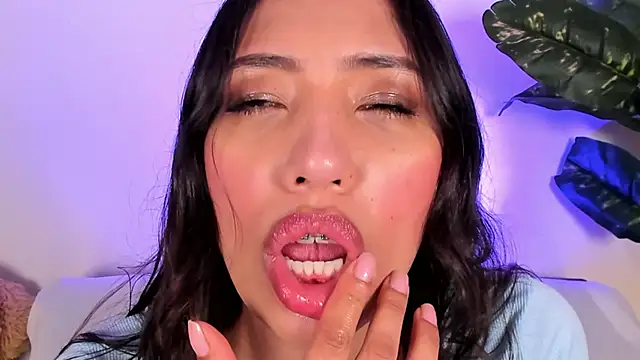 Snapshot of Miss_veronicaa2 chatting on May 7, 2026, 1:14 pm Miss veronicaa2 online show from May 7, 2026, 1:14 pm