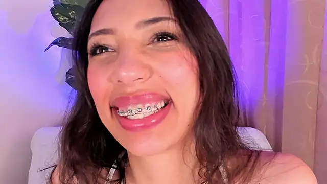 Snapshot of Miss_veronicaa2 chatting on April 29, 2026, 6:03 pm Miss veronicaa2 online show from April 29, 2026, 6:03 pm