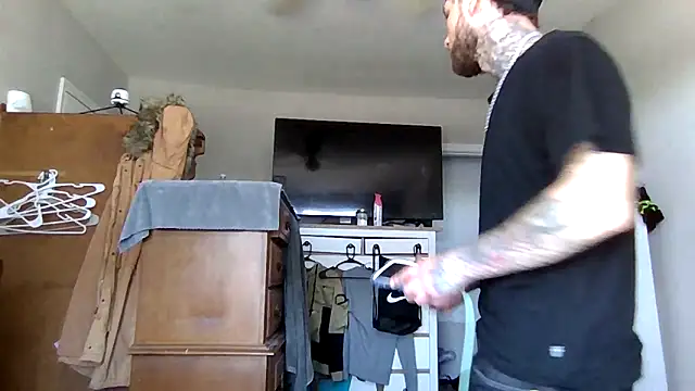 cruz815 online show from April 12, 2026, 2:20 pm