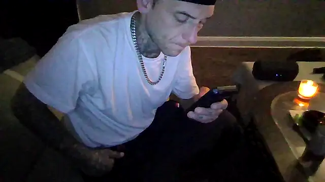 cruz815 online show from November 18, 2025, 8:06 am