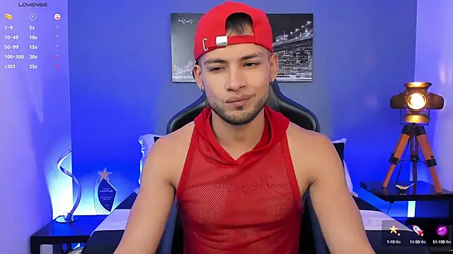 Max Conor1 online show from October 7, 2025, 1:34 pm