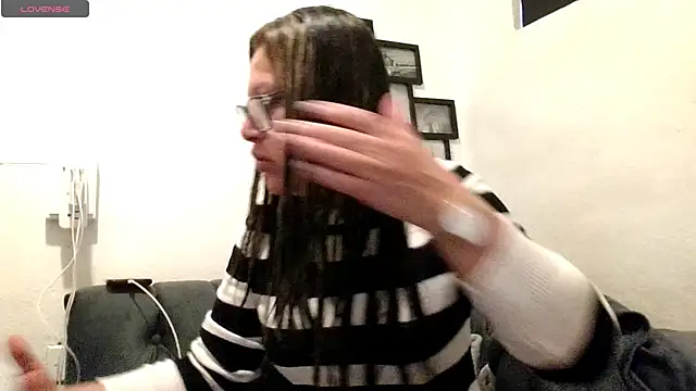 MirandaLatinaLovely online show from February 9, 2026, 3:54 pm