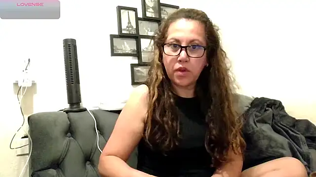 MirandaLatinaLovely online show from April 2, 2026, 6:36 pm