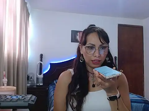 AloLovely  online show from April 21, 2026, 8:59 pm