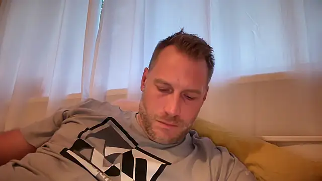 Snapshot of Christian87xxx chatting on September 18, 2025, 5:05 pm Christian87xxx online show from September 18, 2025, 5:05 pm