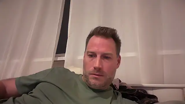 Snapshot of Christian87xxx chatting on December 1, 2025, 5:25 pm Christian87xxx online show from December 1, 2025, 5:25 pm