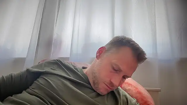 Snapshot of Christian87xxx chatting on October 6, 2025, 1:34 pm Christian87xxx online show from October 6, 2025, 1:34 pm