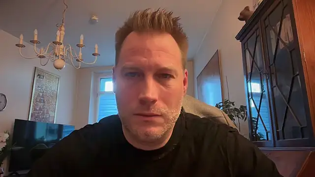 Snapshot of Christian87xxx chatting on December 16, 2025, 7:34 am Christian87xxx online show from December 16, 2025, 7:34 am