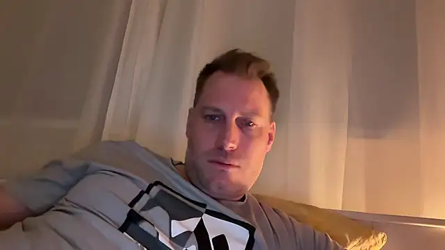 Snapshot of Christian87xxx chatting on December 13, 2025, 11:44 pm Christian87xxx online show from December 13, 2025, 11:44 pm