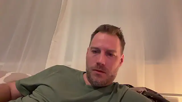 Snapshot of Christian87xxx chatting on December 3, 2025, 5:23 pm Christian87xxx online show from December 3, 2025, 5:23 pm