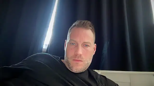 Snapshot of Christian87xxx chatting on March 9, 2025, 10:30 am Christian87xxx online show from March 9, 2025, 10:30 am