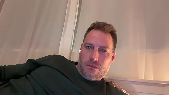 Snapshot of Christian87xxx chatting on November 21, 2025, 9:14 pm Christian87xxx online show from November 21, 2025, 9:14 pm