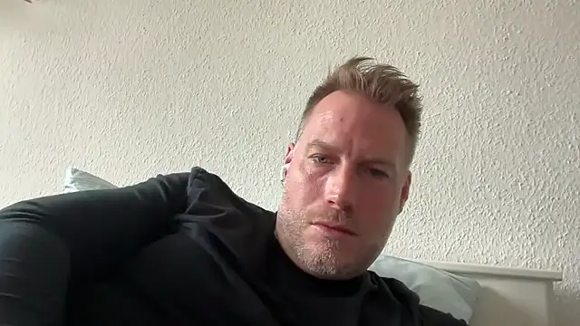 Snapshot of Christian87xxx chatting on June 13, 2026, 10:24 am Christian87xxx online show from June 13, 2026, 10:24 am