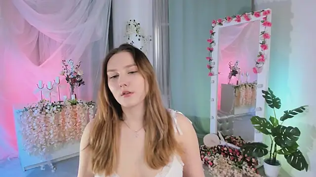 Snapshot of MaryWaddell chatting on February 6, 2025, 11:20 am MaryWaddell online show from February 6, 2025, 11:20 am